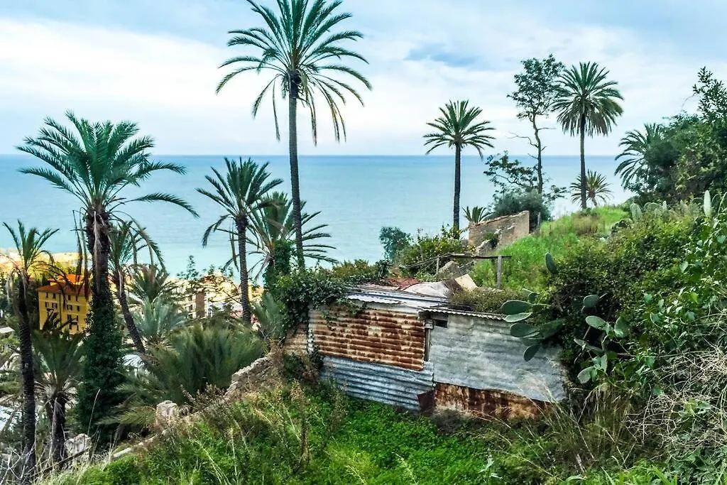Casa della Bella Vita. Sea view appartement. Bordighera 0*,  Italia